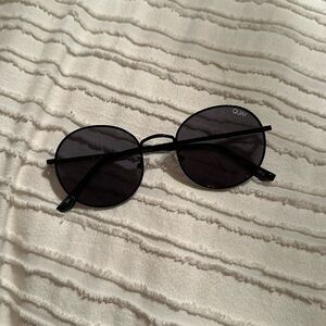 QUAY women’s black round sunglasses
